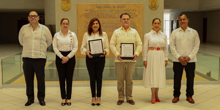 Firman convenio de colaboración en materia archivística