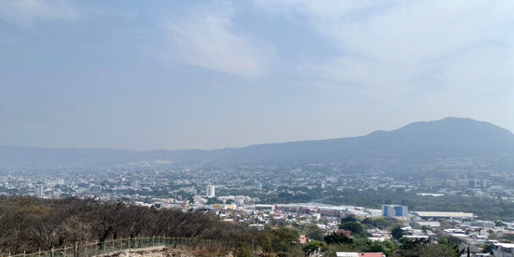 Presencia de bruma sobre Tuxtla