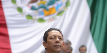 Presenta iniciativa a favor de policías municipales