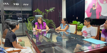 Recibe a niños ajedrecistas