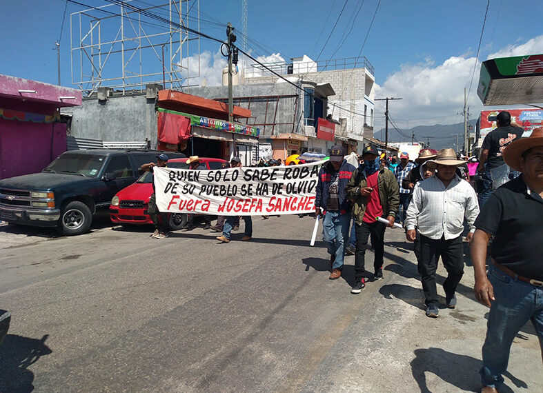 Sigue conflicto contra la alcaldesa