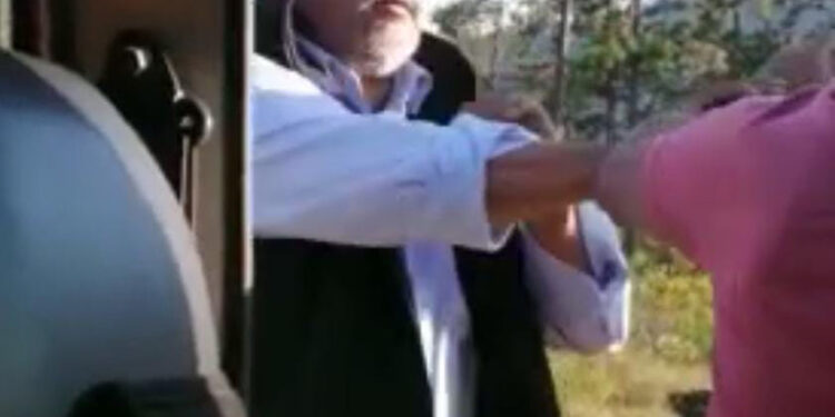 Síndico concejal agrede a campesino