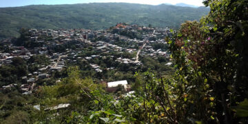 Sigue bloqueo, liberan a retenidos