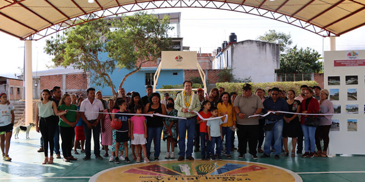 Entregó domo y parque recreativo en La Embajada