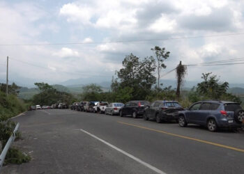 Abarrotan carreteras de la costa