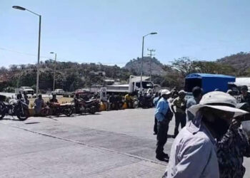 Logran acuerdos y levantan bloqueo