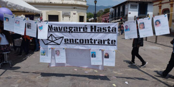 Desplazadas se manifiestan en plaza catedral