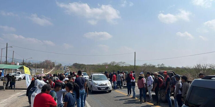 Botean y exigen renuncia de directora del Tec de Cintalapa