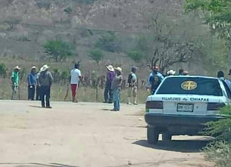 Retienen unidades; exigen pago