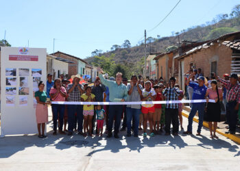 Entregó calle pavimentada y drenaje en Villahidalgo