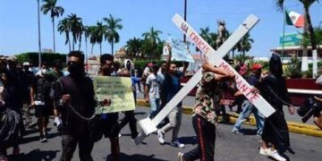 Viacrucis migratorio demanda justicia por tragedia de Ciudad Juárez