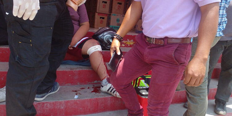 Menor se estrelló detrás de un tráiler