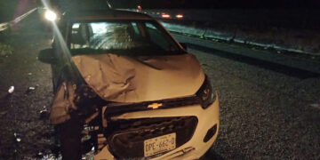 Motociclistas provocan accidente