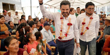 Aventaja Zoé Robledo a Eduardo Ramírez