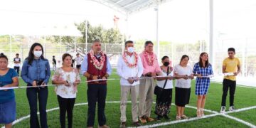 Inaugura rehabilitación de Multideportivo