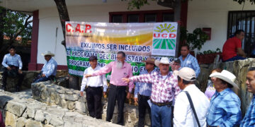 Campesinos toman las oficinas de la SADER