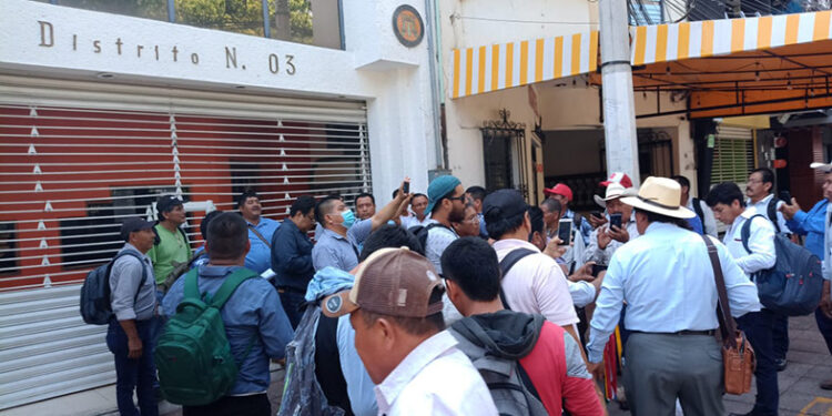 Lacandones quieren fuera a Julia Carabias