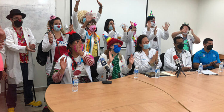 Agradecen a hospital por permitirles animar a sus pacientes