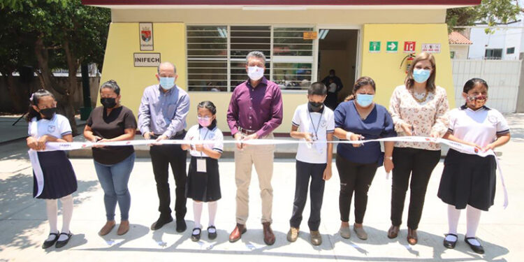 Junto a AMLO sacamos adelante la educación