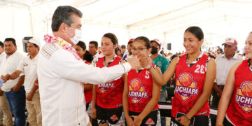 Gobernador inauguró reconstrucción de auditorio