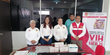 Capacitan a trabajadores de transporte público