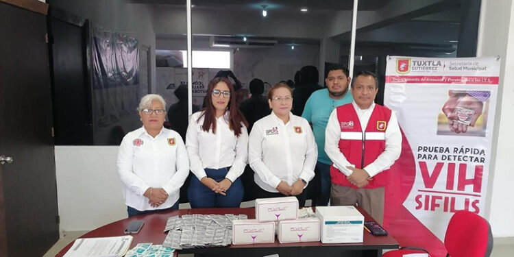 Capacitan a trabajadores de transporte público