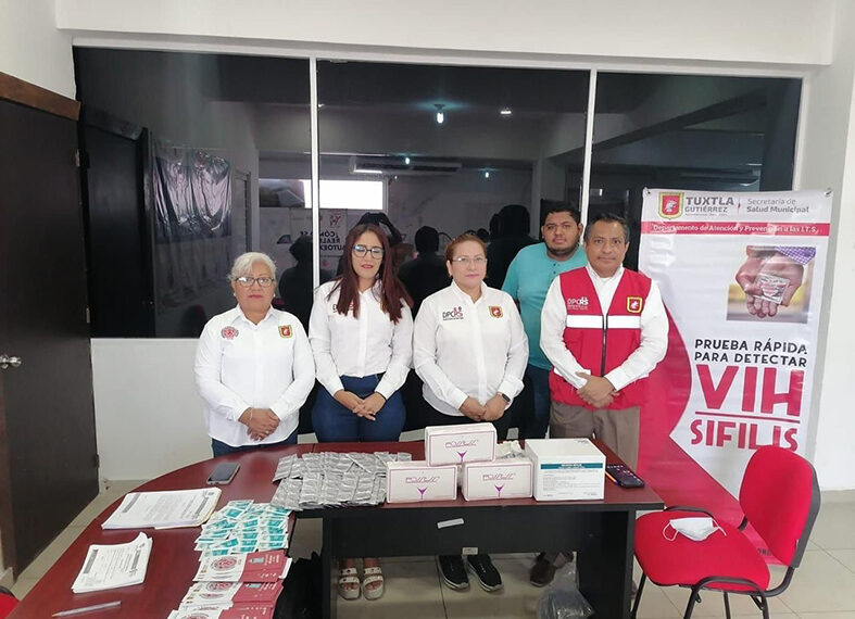 Capacitan a trabajadores de transporte público