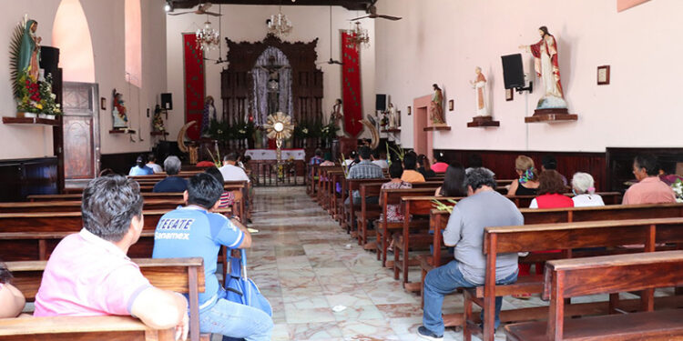 Celebran católicos el ‘Domingo de Ramos’