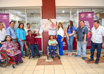 Inaugura elevador para personas con discapacidad