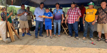 Premia a ganadores del torneo de futbol de playa