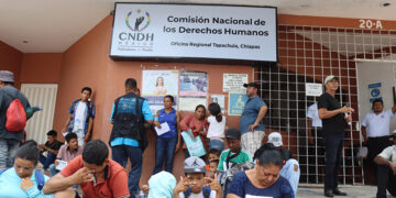 Protestan en la CEDH y CNDH