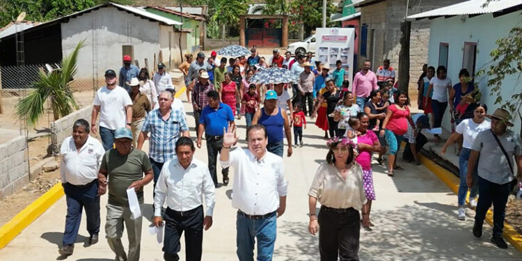 Ejido Esfuerzo Campesino cuenta con calles dignas: MRZ