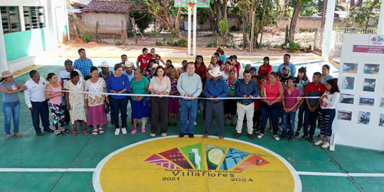 Mariano Rosales entrega domo