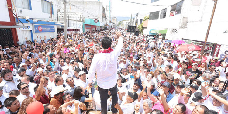 Yo no estoy atropellando a nadie: Eduardo Ramírez