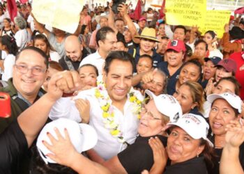 Reconoce a maestras y maestros en su día
