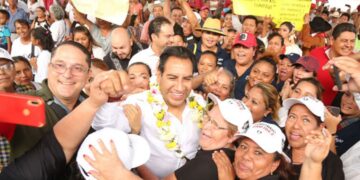 Reconoce a maestras y maestros en su día