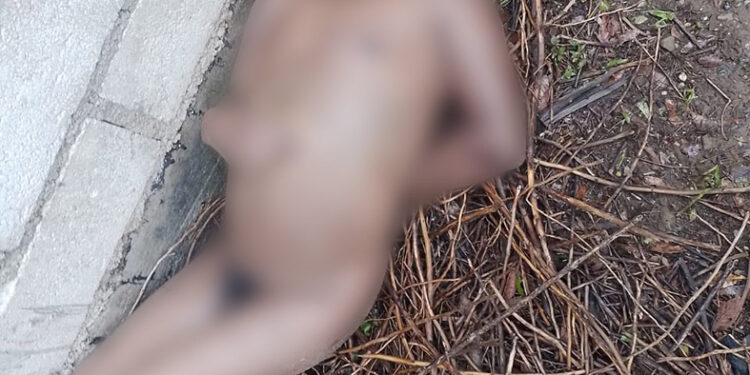 Torturado y sin ropa