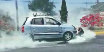Vehículo incendiado