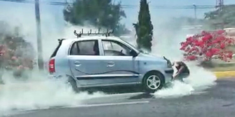 Vehículo incendiado