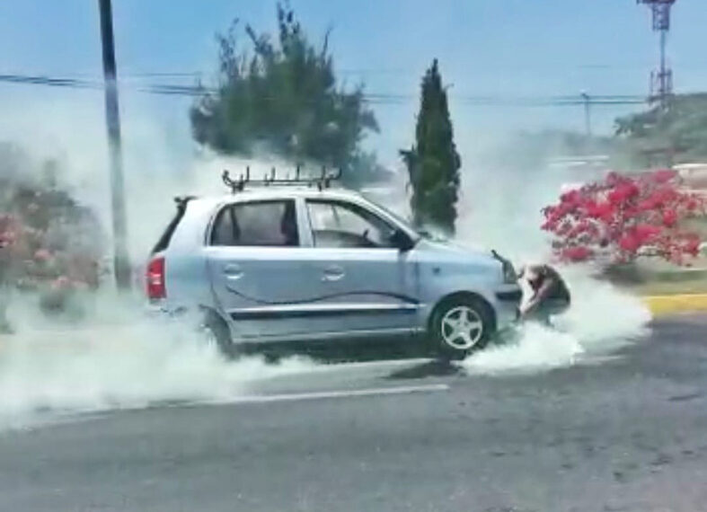 Vehículo incendiado