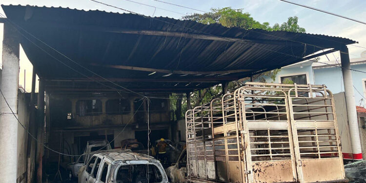 Una pareja se salva de morir calcinada