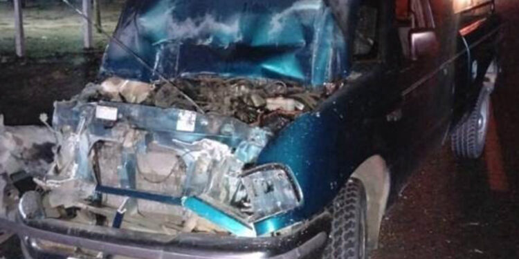 Destrozó su camioneta