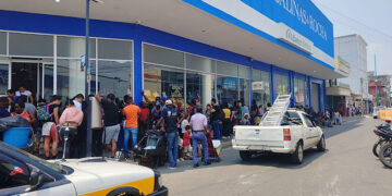 Abarrotan migrantes terminales de autobuses