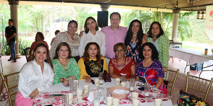 Realizó desayuno con causa