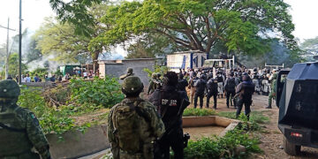 Pobladores impiden entrada del Ejército