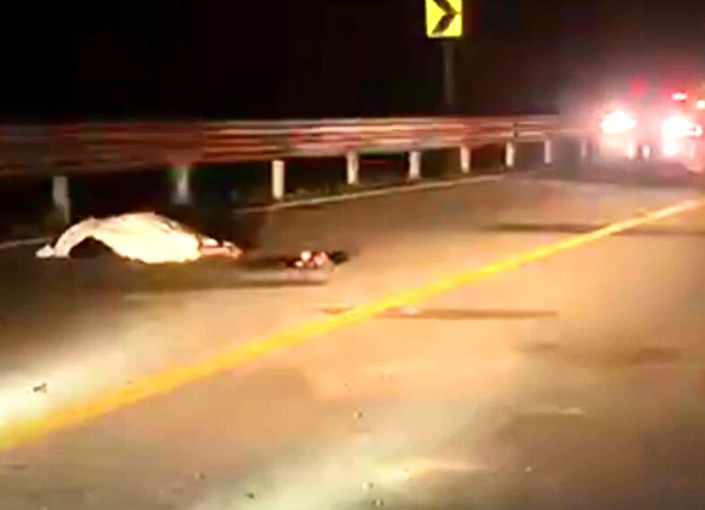 Lo encumbró un camión