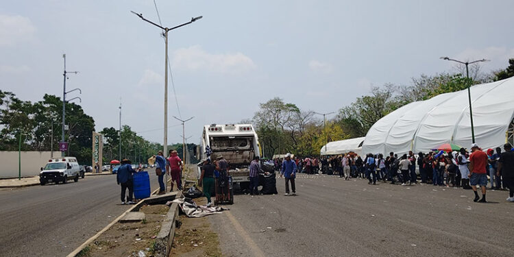 Levantan basura de migrantes