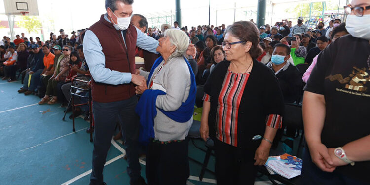 Inició Rutilio entrega de apoyos