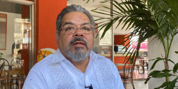 Baja un par de puntos, pero sigue a la cabeza