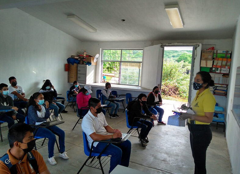 Maestros de la CNTE cuentan con doble plaza